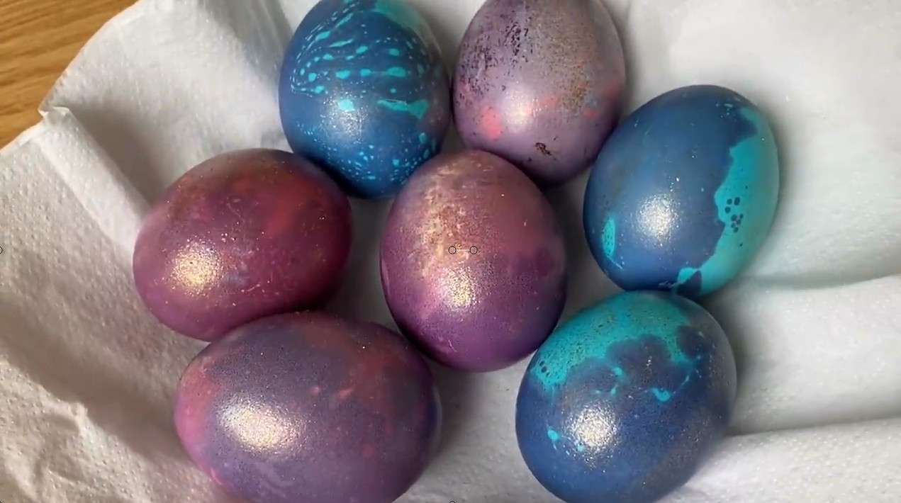 Как покрасить яйца на Пасху – 11 красивых и необычных способов