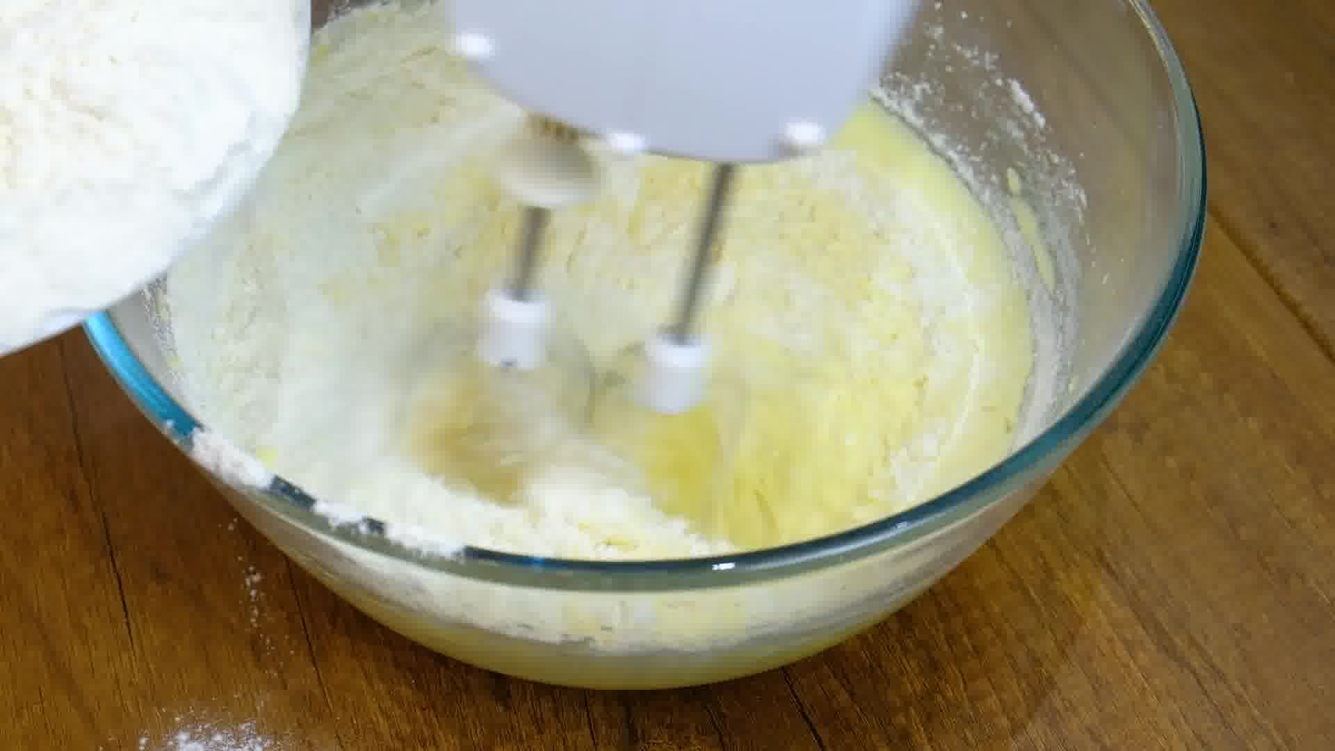 Пирог из клубники в духовке на скорую руку