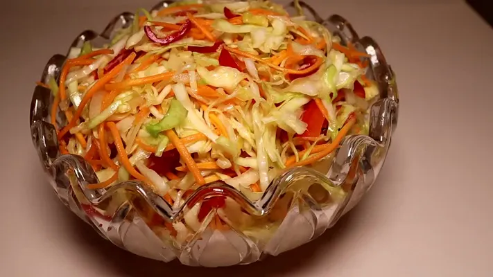 Вкусный салат из свежей капусты – 10 простых рецептов