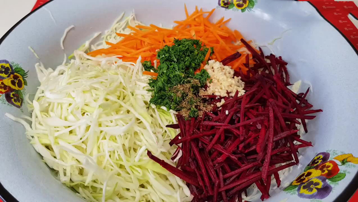 Салат из капусты с морковью - 13 быстрых рецептов на каждый день