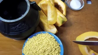 Приготовление пшенной каши с тыквой в афганском казане